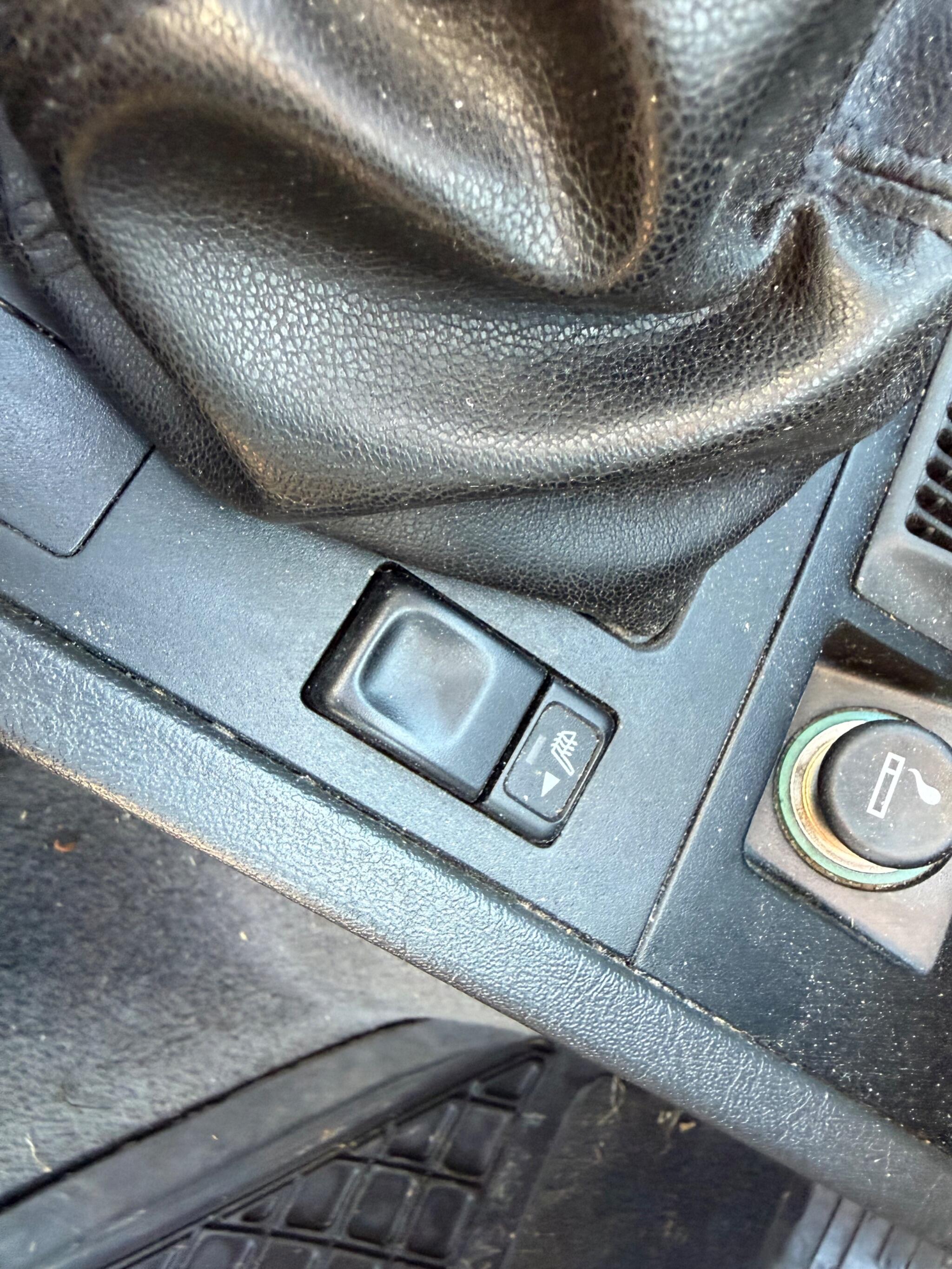 Volvo 850 2.5 20v GLT 5dr — photo 82 of 96